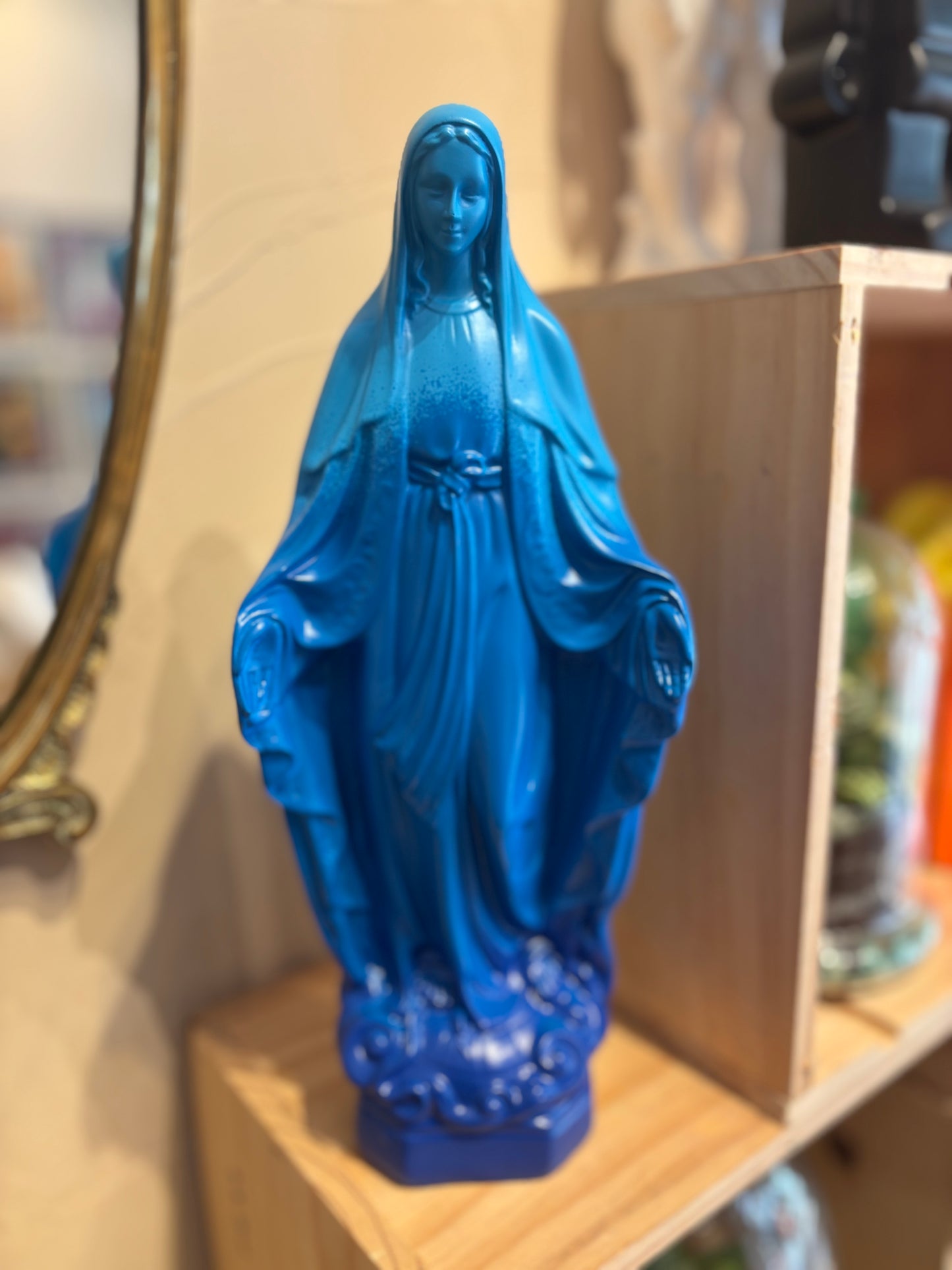 Statuette de la Vierge Marie – Élégance spirituelle et décoration intemporelle