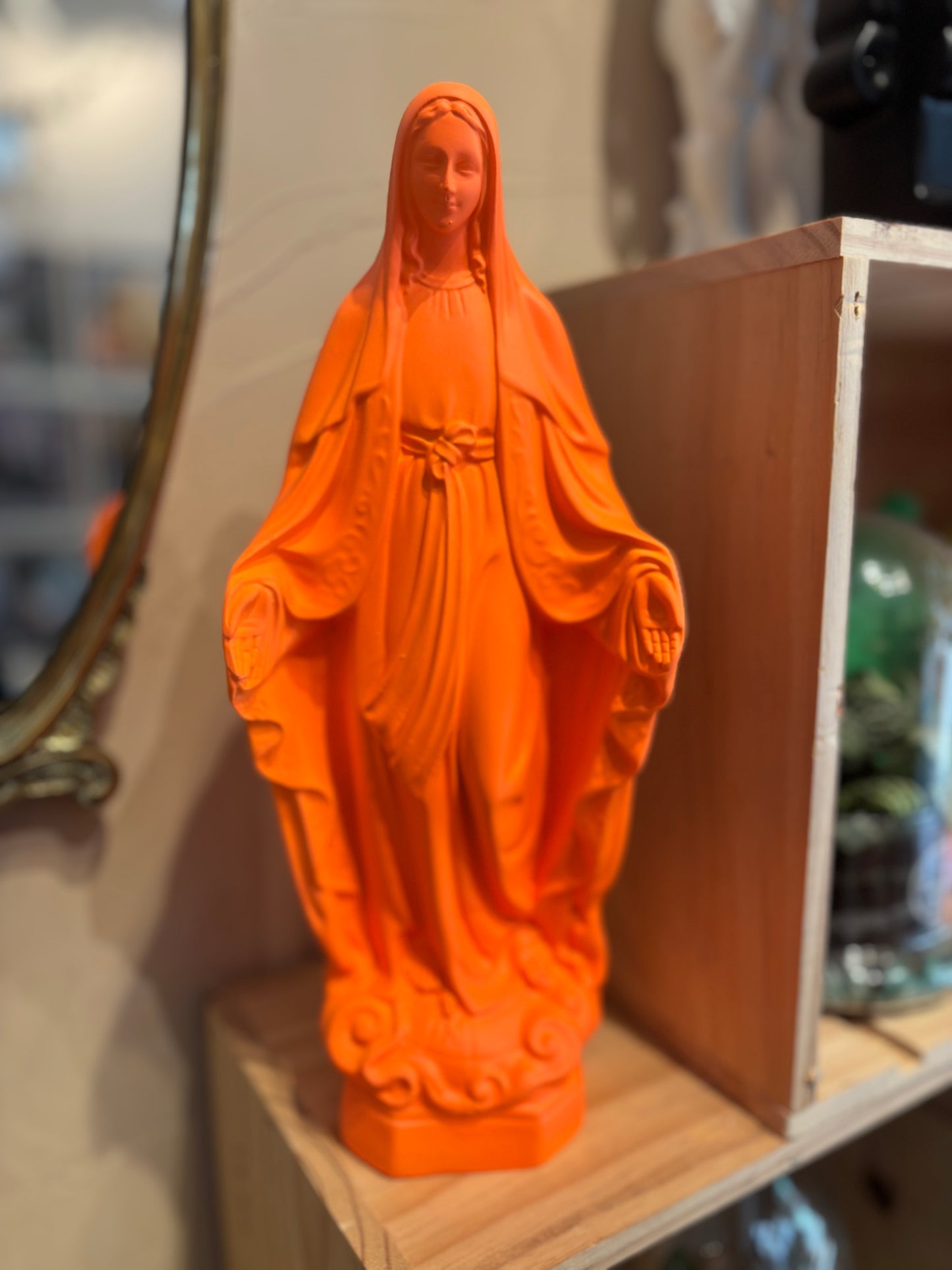 Statuette de la Vierge Marie – Élégance spirituelle et décoration intemporelle
